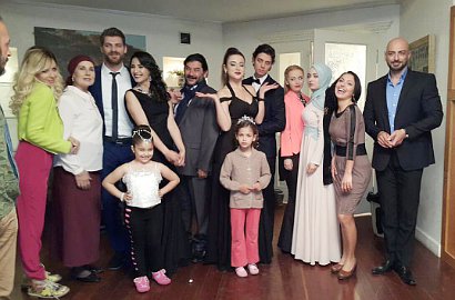 Emre Kivilcim cs Ada di Indonesia, Nyonya Arzu dkk Tetap Syuting 'Elif' Season 2