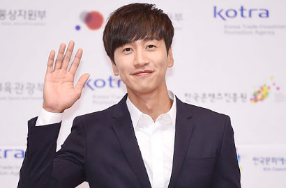 Diserbu Ribuan Fans, Lee Kwang Soo Terpaksa Kurangi Jadwal Acara di Tiongkok