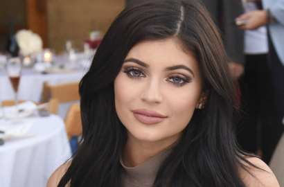 Tinggal Sendiri di Mansion Mewah, Kylie Jenner Malah Langgar Aturan