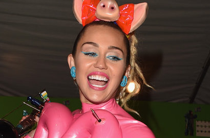 Disorot Ganti Kostum, Payudara Miley Cyrus Terumbar di MTV VMA 2015