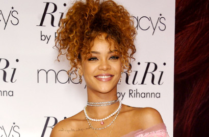 Rihanna Akan Rayakan 1 Dekade di Dunia Musik Tahun Ini