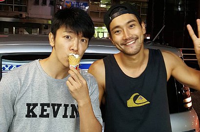 Donghae SuJu Pamer Saat 'Kencan' Sambil Dipeluk Mesra Siwon di Jepang