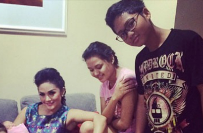Bela Aurel Hermansyah, Azriel 'Diomeli' Krisdayanti