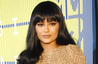 Ingin 'Saingi' Khloe Kardashian, Kylie Jenner Ubah Rambut Jadi Pirang Seksi