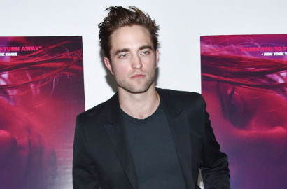 Asyik Minum di Bar, Robert Pattinson Malah 'Dipaksa' ke Pernikahan