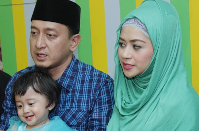Istri Ustadz Zacky Mirza Nangis Minta Maaf Soal Isu Poligami