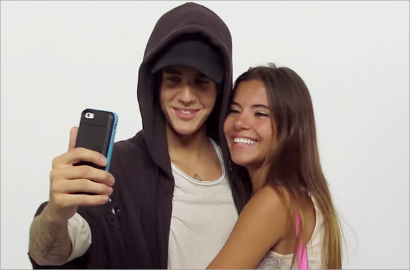 Kocak Parah, Fans Ini Coba Cium Bibir Justin Bieber Saat Meet and Greet