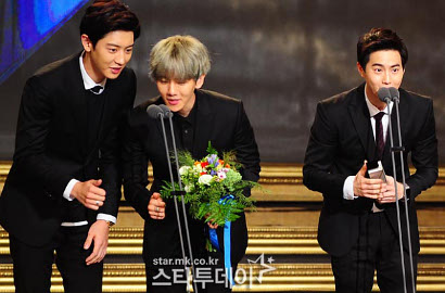 Selamat, EXO Menang Musician of the Year di Korean Broadcasting Awards 2015
