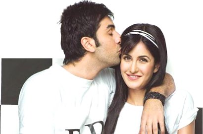 Aww, Ranbir Kapoor dan Katrina Kaif Naik Scooter Selama di Thailand
