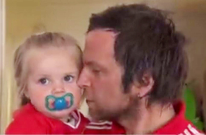 Fans Liverpool Beri Nama Putrinya 'You'll Never Walk Alone'