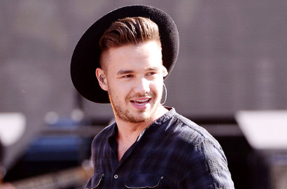 Pamer Foto Merokok di Pesawat, Liam Payne 1D Langsung Dimarahi Fans
