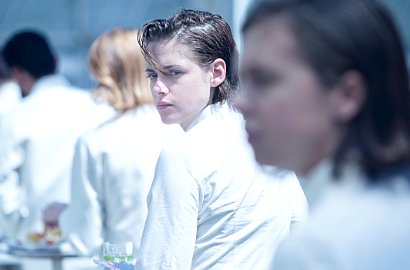Kristen Stewart dan Nicholas Hoult 'Bisu' di Teaser 'Equals'
