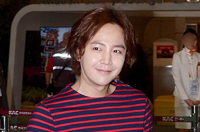 Bak Pangeran, Jang Geun-suk Ganteng dan Memukau Main Gitar di Konser Korea