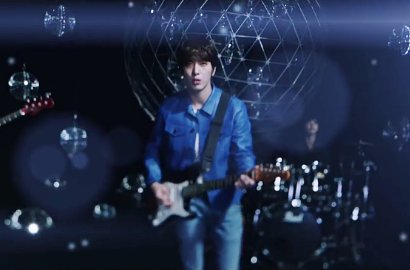 CN Blue Ngeband Dikelilingi Bola Kristal di MV Jepang 'Supernova'