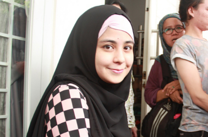 Hamil 5 Bulan, Perut Risty Tagor Dipegang Ibu-Ibu Saat Pengajian