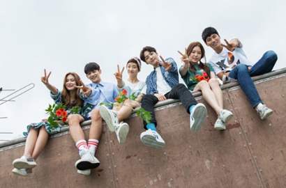 Lucunya Minho, Kim Min Jae cs Pakai Seragam di 'Because It's the First Time'