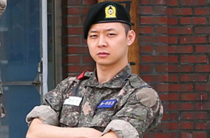 Foto Yoochun JYJ 'Merakyat' Saat Wajib Militer