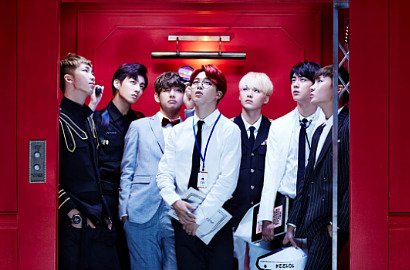 Berangkat ke Jakarta, Member BTS Tampil Kasual dan Santai