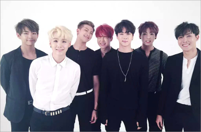 Tiba di Jakarta, Fans yang Nggak Ketemu BTS di Bandara Nangis