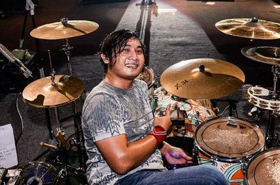 Ngefans Berat, Brian Sheila On 7 Bagikan Foto Gladi Resik Bon Jovi