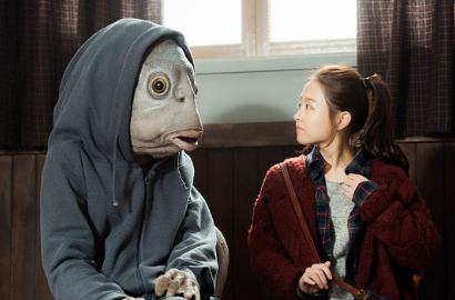 Lee Kwang Soo Jadi Tontonan di Poster Terbaru 'Collective Invention'