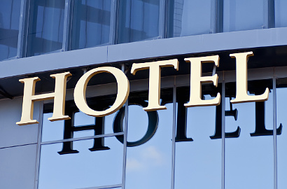 Aneh, Hotel Ini Punya Kursi Tunggu yang Siapapun Tak Bisa Mendudukinya