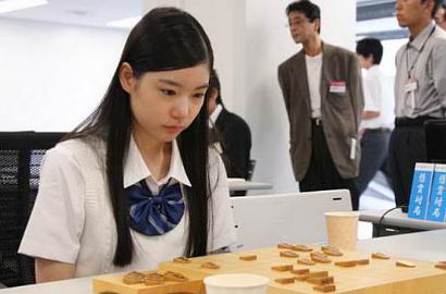 Kecantikan Pemain Catur Tradisional Jepang Ini Hebohkan Netter