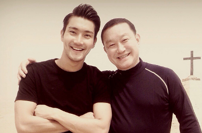 'Kencan' Bareng Ayah, Rambut Siwon SuJu Bikin Fans Ingat Jadwal Wamil