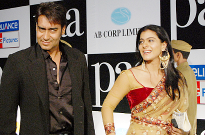 Ajay Devgan dan Kajol Ceria Rayakan Ultah Yug yang Kelima Bersama