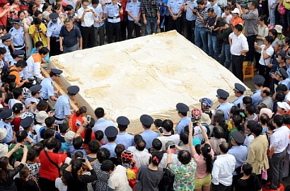 Yuk Intip Serunya Festival Lempar Tahu Sebesar 8 Ton di Tiongkok