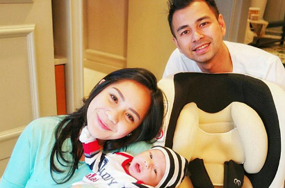 Raffi Ahmad dan Nagita Sengaja Paksa Bayi Rafathar Pakai Car Seat?
