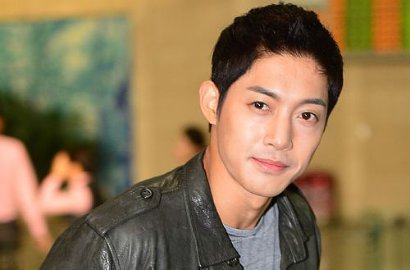 Rilis Foto Saat Tes DNA, Kim Hyun Joong Malah Disindir Selfie Bareng Dokter