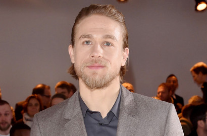 Menyesal Tolak 'Fifty Shades of Grey', Charlie Hunnam Nangis 20 Menit