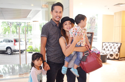 Nirina Zubir Ngamuk Tanggapi Isu Rumah Tangga dengan Ernest Cokelat