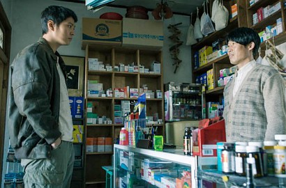 Bikin Penasaran, Joo Won Misterius di Poster 'It's Him'