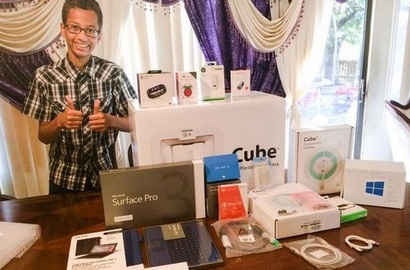Dukung Ahmed Mohamed, Microsoft Kirim Paket Surface Pro 3