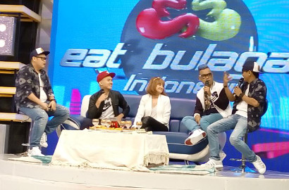 Perdana Tampil Bareng, Egi John Cium-Cium Tangan Marshanda di 'New Eat Bulaga'