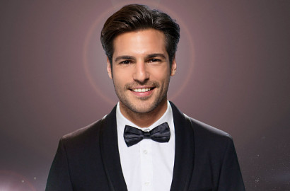 Gantengnya Serkan Cayoglu 'Ayaz' 'Cinta di Musim Cherry' di Emmy Awards