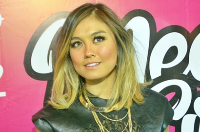 Ini Reaksi Agnes Monica Ditanya Kapan Menikah