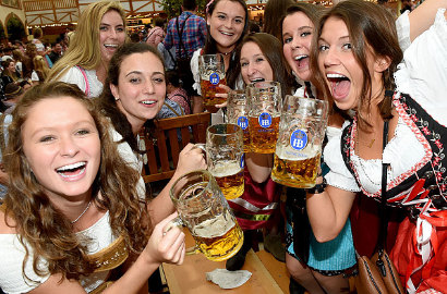 Yuk, Intip Serunya Festival Minum Bir Terbesar di Dunia