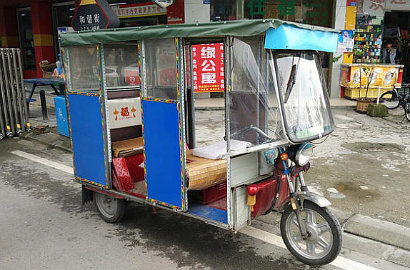 Canggih, Becak Beri Fasilitas WiFi Gratis untuk Penumpangnya