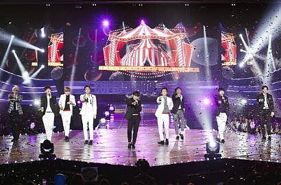 Perdana, SuJu Bawakan 'Magic' di Konser Anniversary ke-10