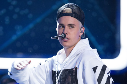 Pamer Foto Pakai Celana Dalam Transparan, Justin Bieber Bikin Heboh