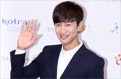 Wow, Lee Kwang Soo Ternyata Dibayar Rp 4,9 Miliar Untuk Iklan Produk Tiongkok