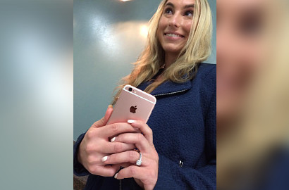 Wah, Inilah Sosok Pemilik iPhone 6s Pertama di Dunia