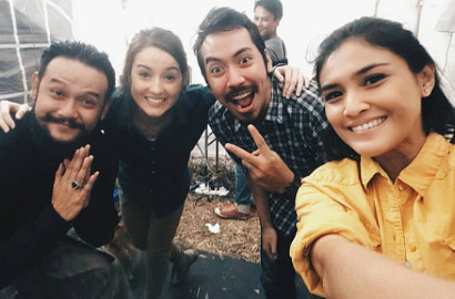 Main di 'Firegate', Reza Rahadian-Julie Estelle Pamer Foto Syuting di Hutan