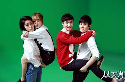 Lay EXO Heboh Cium Popok Bayi di Video Behind The Scene 'Oh My God'