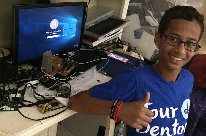 Hadiri Undangan, Ahmed si 'Bocah Jam Bom' Rangkul Hangat Pendiri Google