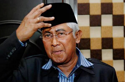 Upacara Adat Buka Prosesi Pemakaman Adnan Buyung Pagi Ini