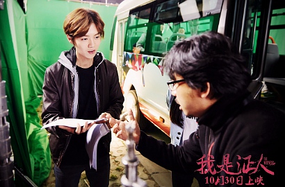 Luhan Dihajar di Video di Balik Layar 'The Witness'
